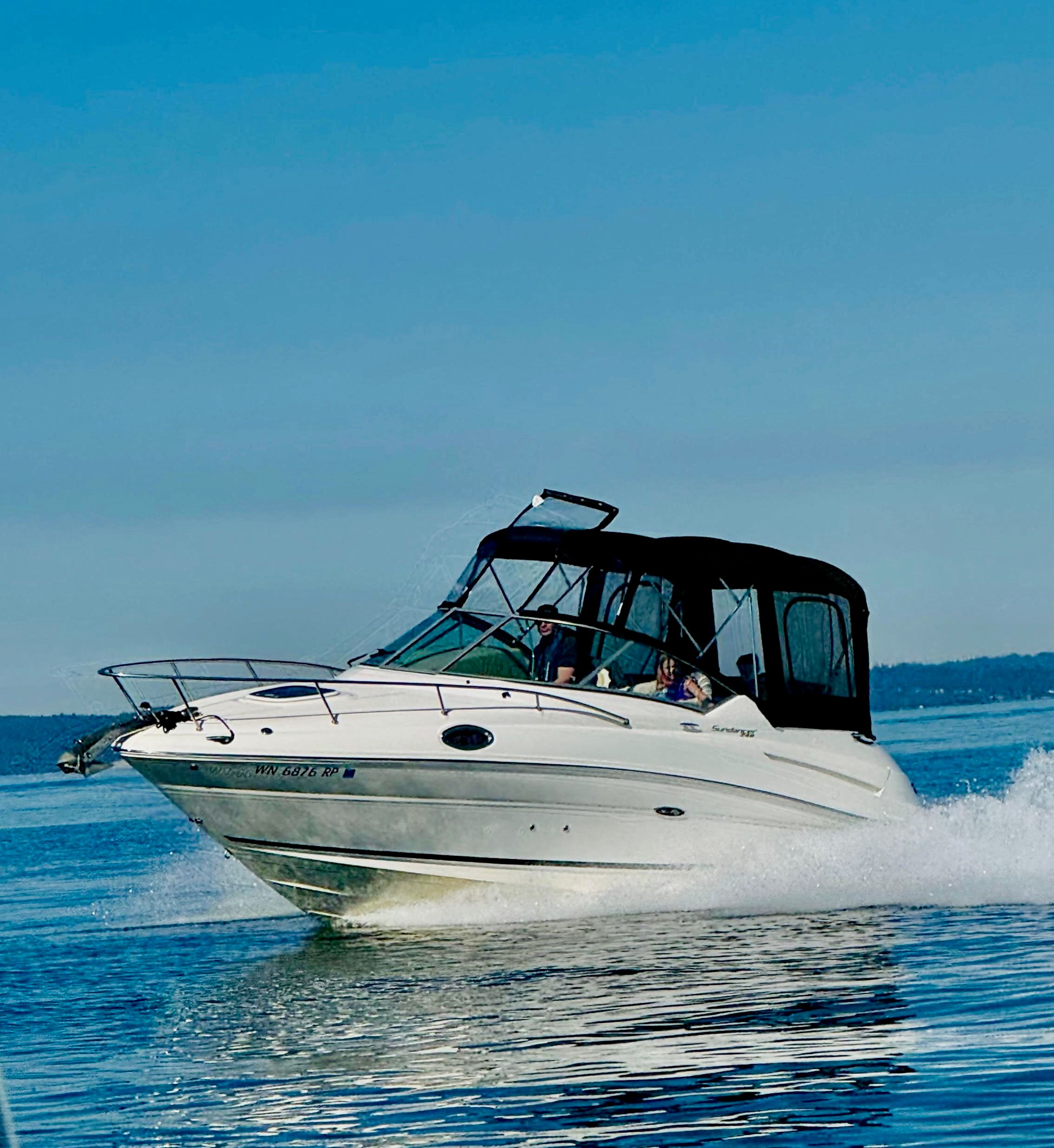 Sea Ray 240 Sundancer photo by JC L.