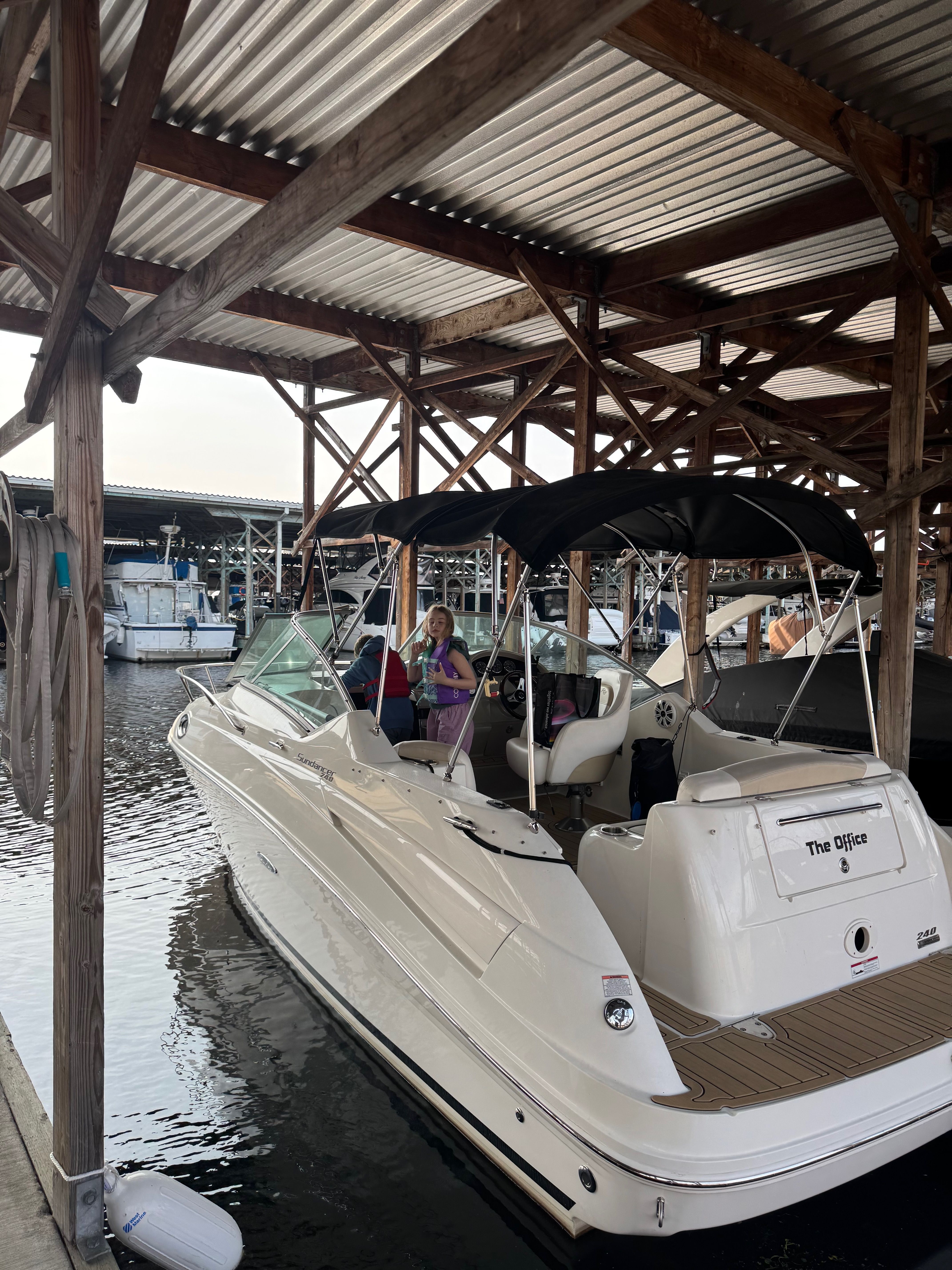 Sea Ray 240 Sundancer photo by JC L.