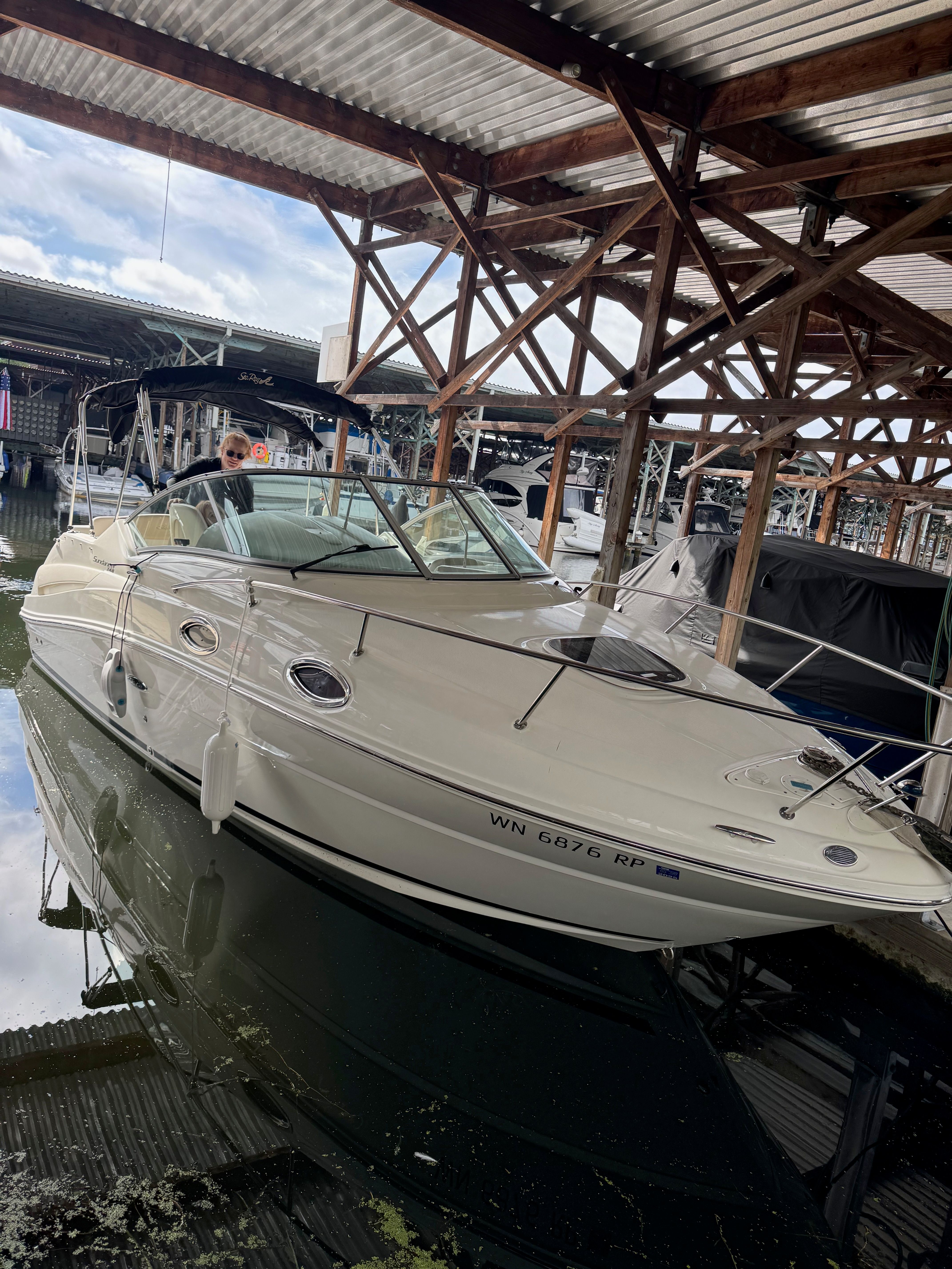 Sea Ray 240 Sundancer photo by JC L.